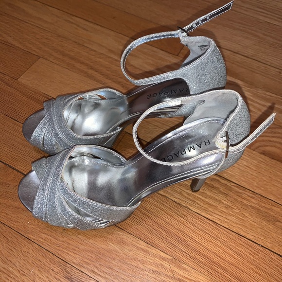 Silver heels - Picture 4 of 4